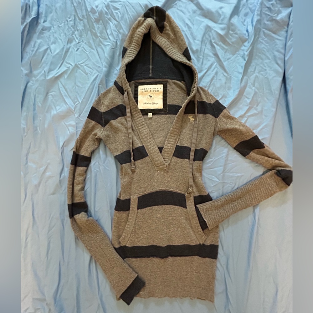 Super Rare Y2K Abercrombie Hooded Sweater